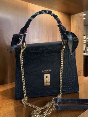 CHEVAL FIRENZE-MADE IN ITALY-BLACK CROC EMBOSSED W/GOLDTONE HARDWARE💃